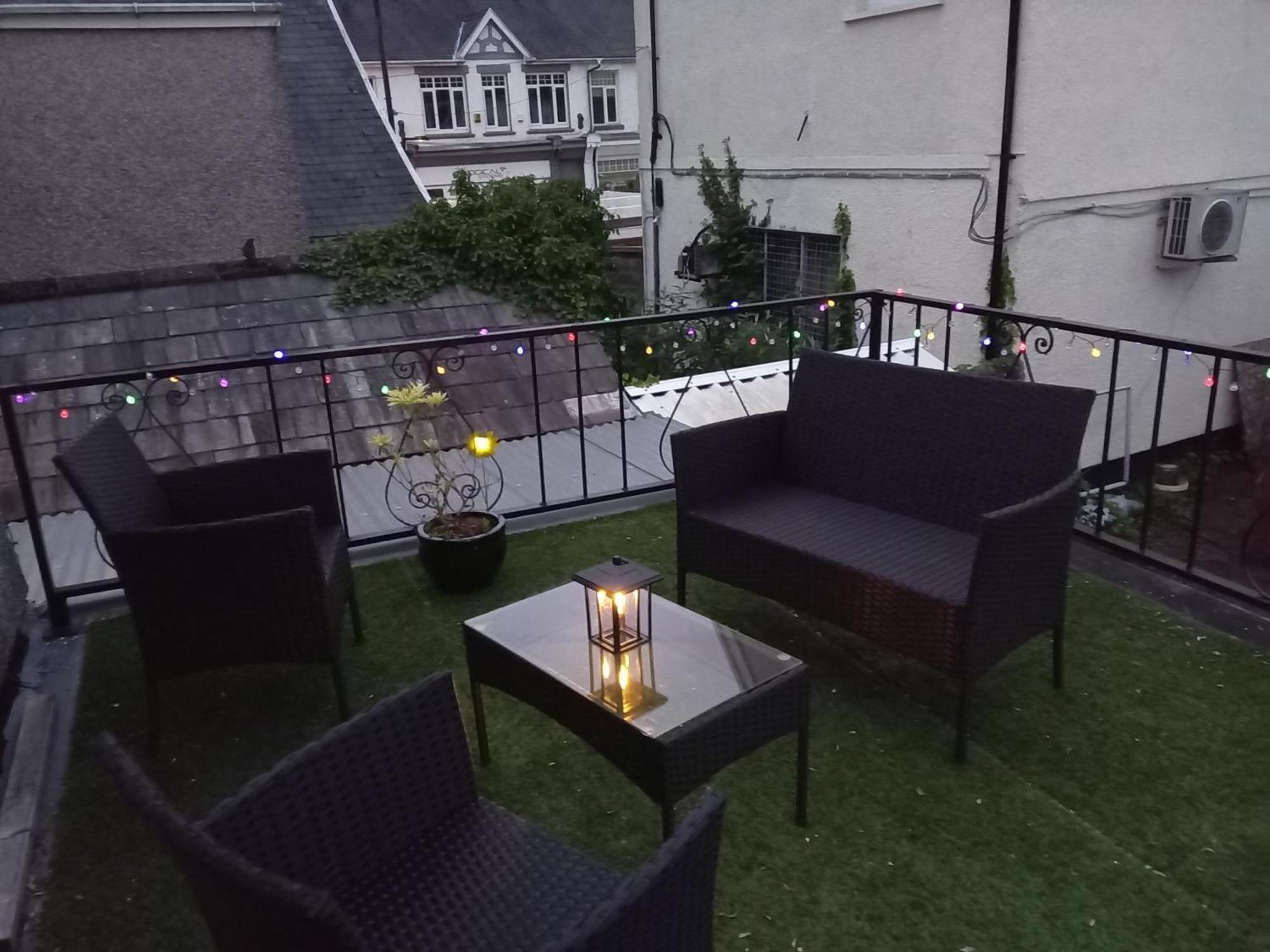 Ferienwohnung Large 2 Bed Flat Ystradgynlais Exterior foto